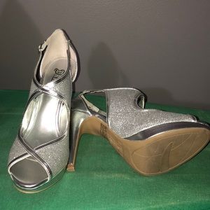 Sexy sparkling silver Heels